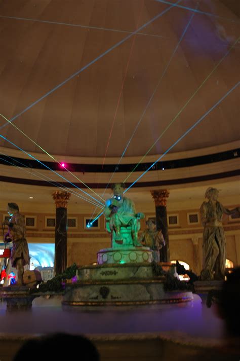 caesars palace moving statues schedule.